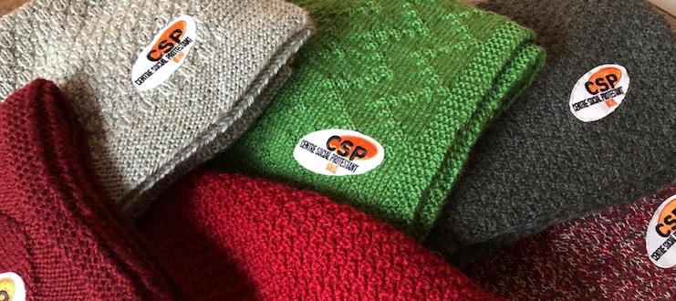 echarpes tricotées main vendues au profit du CSP Vaud