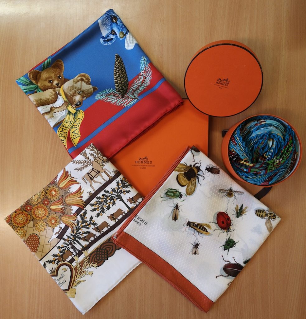 Carrés Hermes vendus au Galetas de la Bécherette