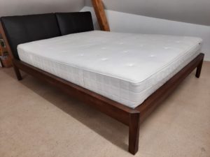 Lit deux places avec sommier, en vente au Galetas de la Broye, CSP Vaud