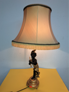 Lampe en bronze Hauteur 70 cm CHF 250.- Galetas de Payerne - CSP Vaud