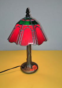 Une Lampe Tiffany hauteur 40 cm 150.- en action : 50% 75.-